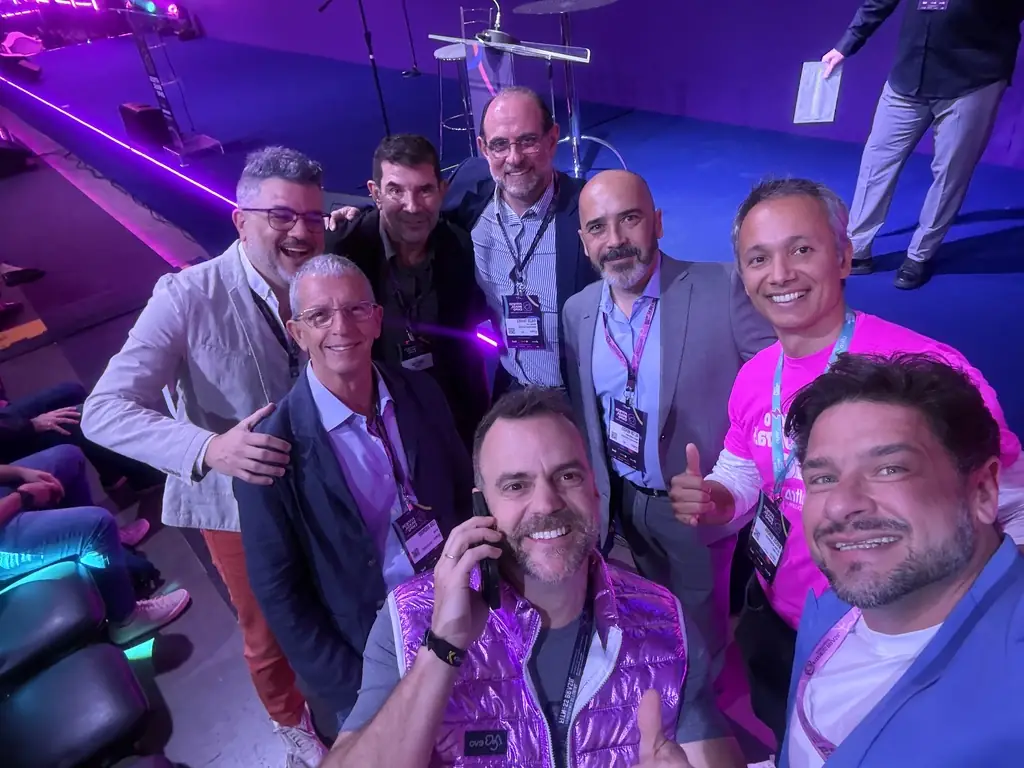 Junior Crocco reunido com líderes do mercado fitness nos bastidores do palco