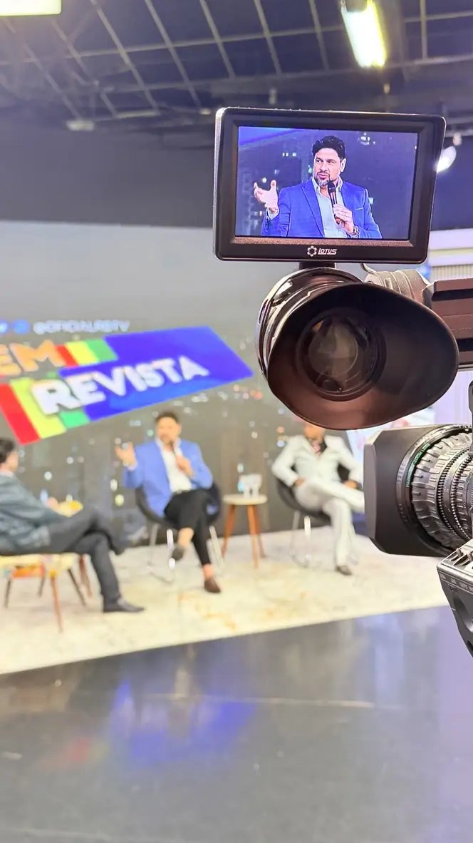 Junior Crocco em programa de TV falando sobre inteligência artificial