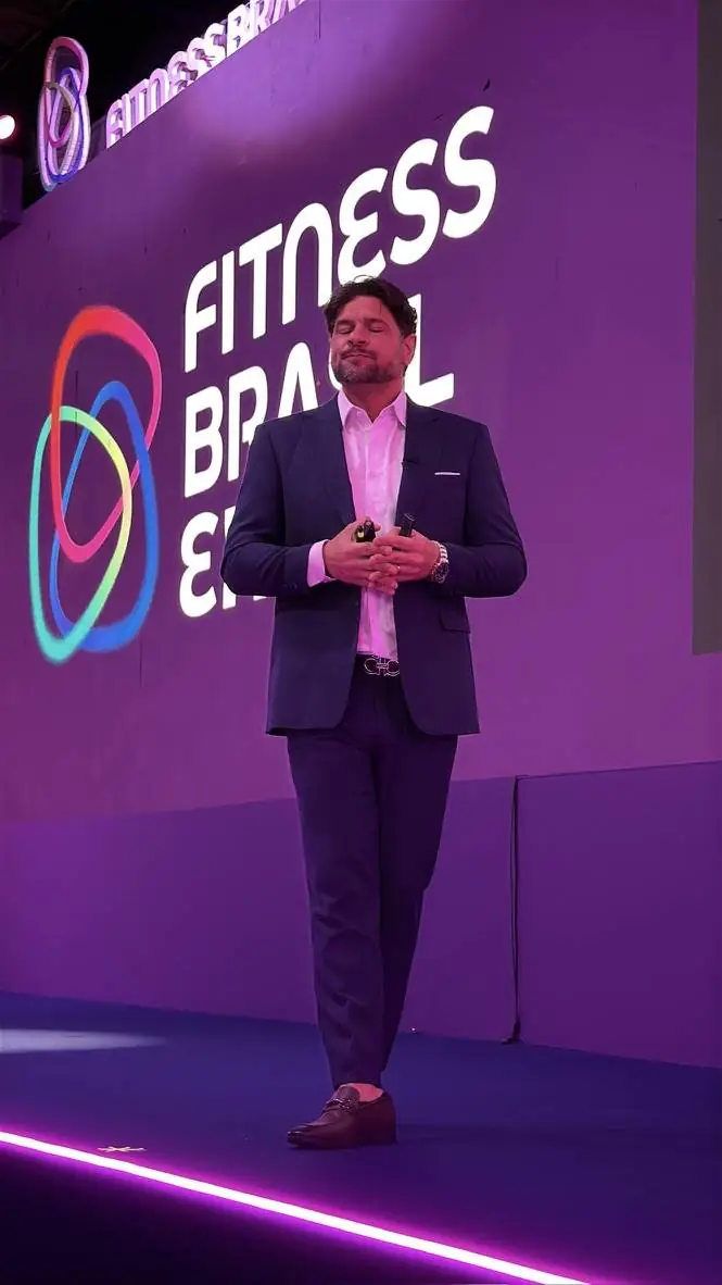 Junior Crocco no palco Fitness Brasil Expo